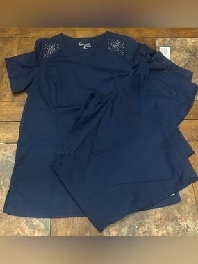 NWT Buttersoft Navy Blue Scrub Set Shirt Pants Sz M